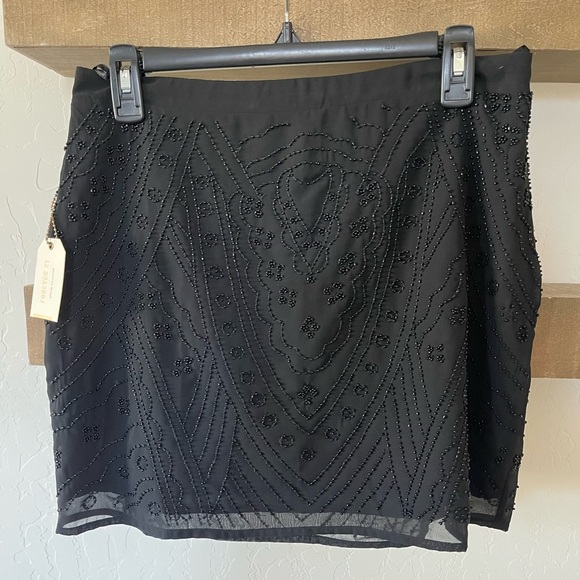Forever 21| Black Fully Beaded Mini Skirt, Size Large—Lined••• - Picture 1 of 14